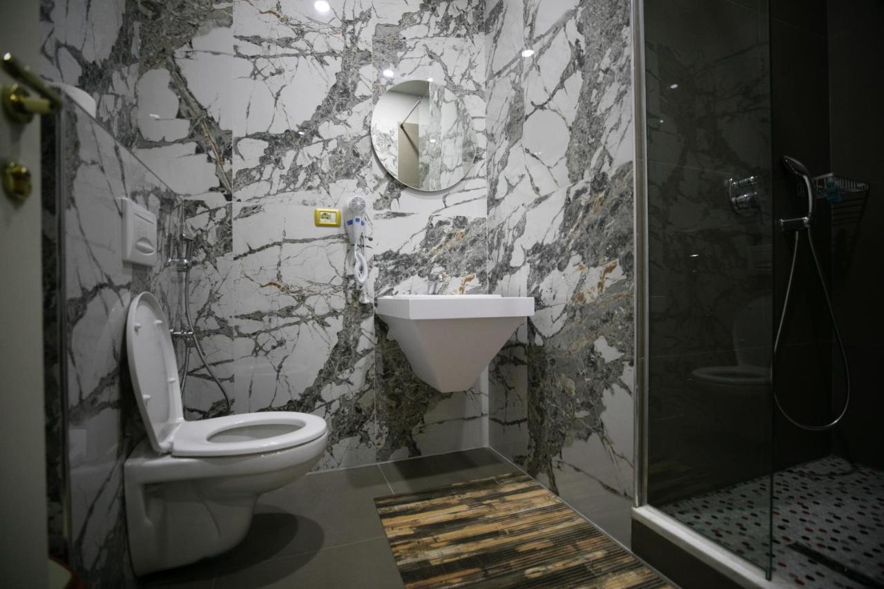 Hotel Lotus Tirana Buitenkant foto